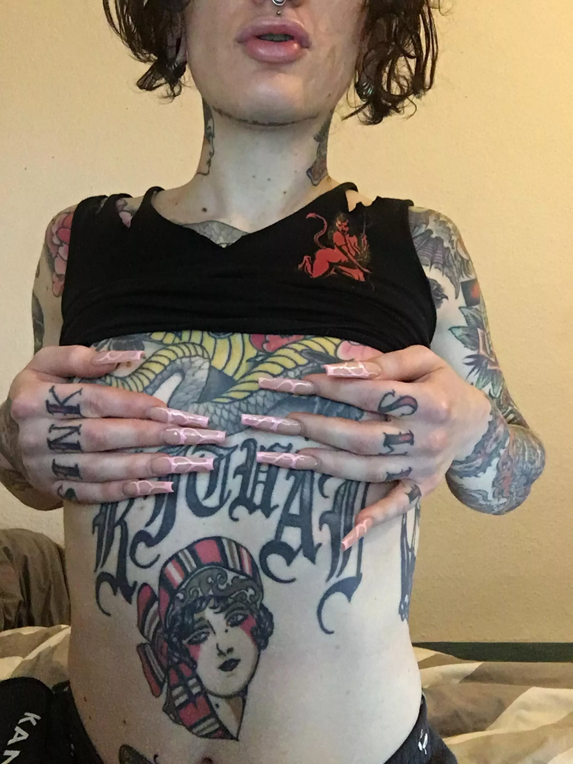 Anyone like goth girls here??