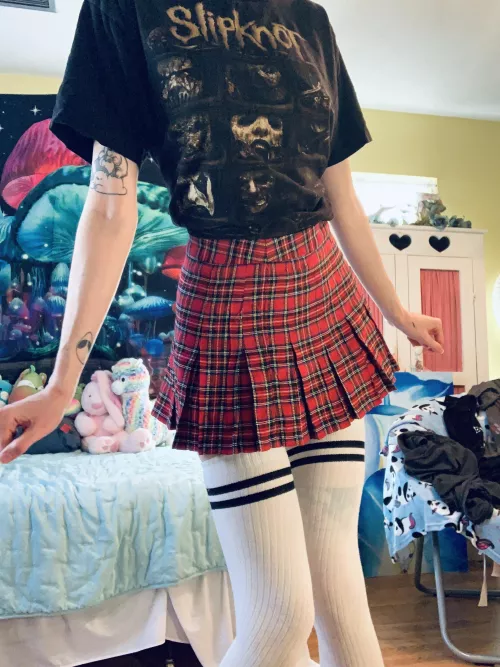 band tees are cute with skirts 🖤