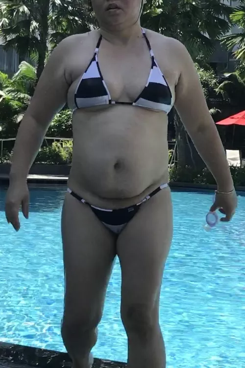 Camel toe and slight overflow!