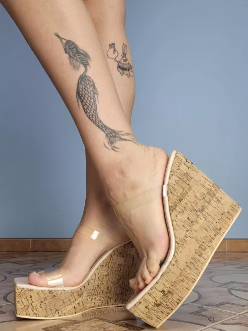 Cork wedges with transparent straps.