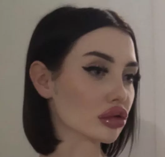 does anyone know her username