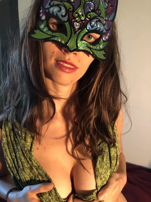 Ehm ... I'm embarrassed .... that's too much for man's eyes, I'm sorry.