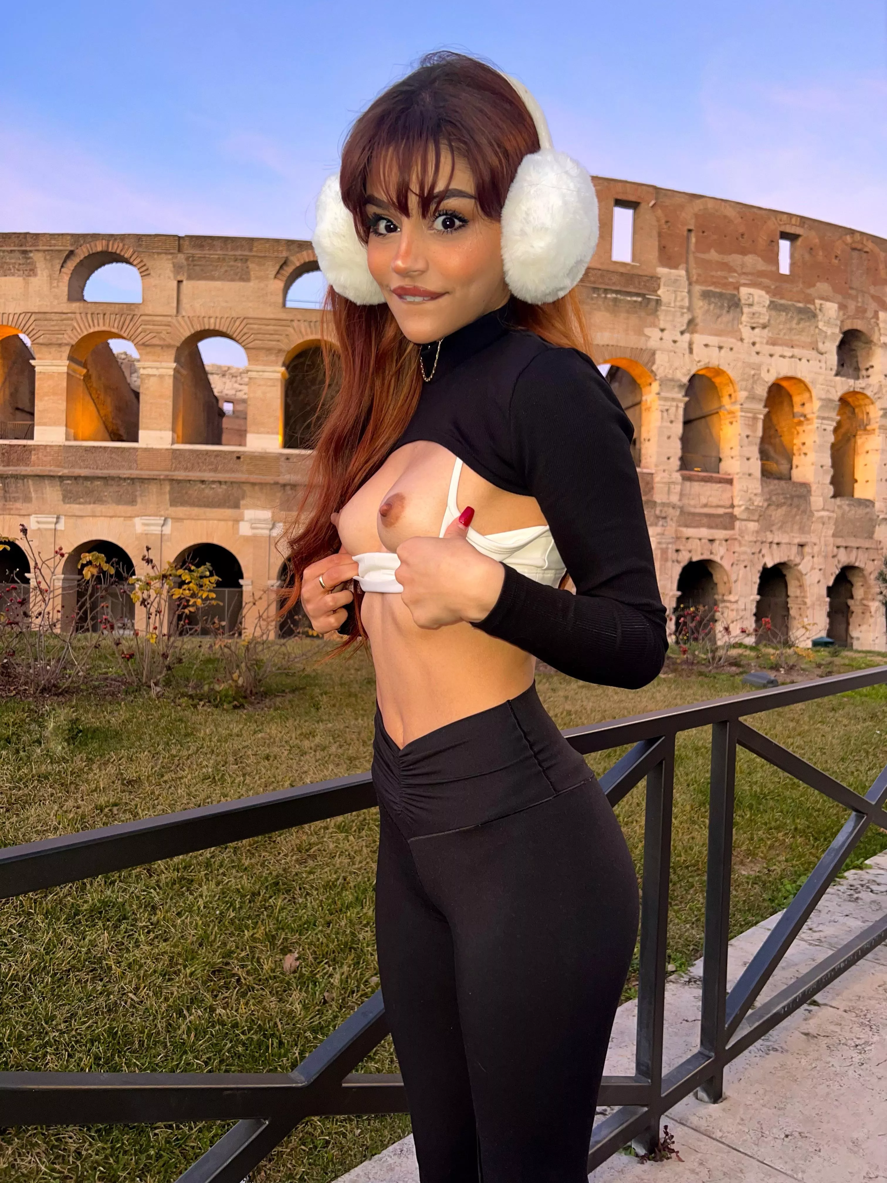 everyone at the colosseum saw my hard nips xD