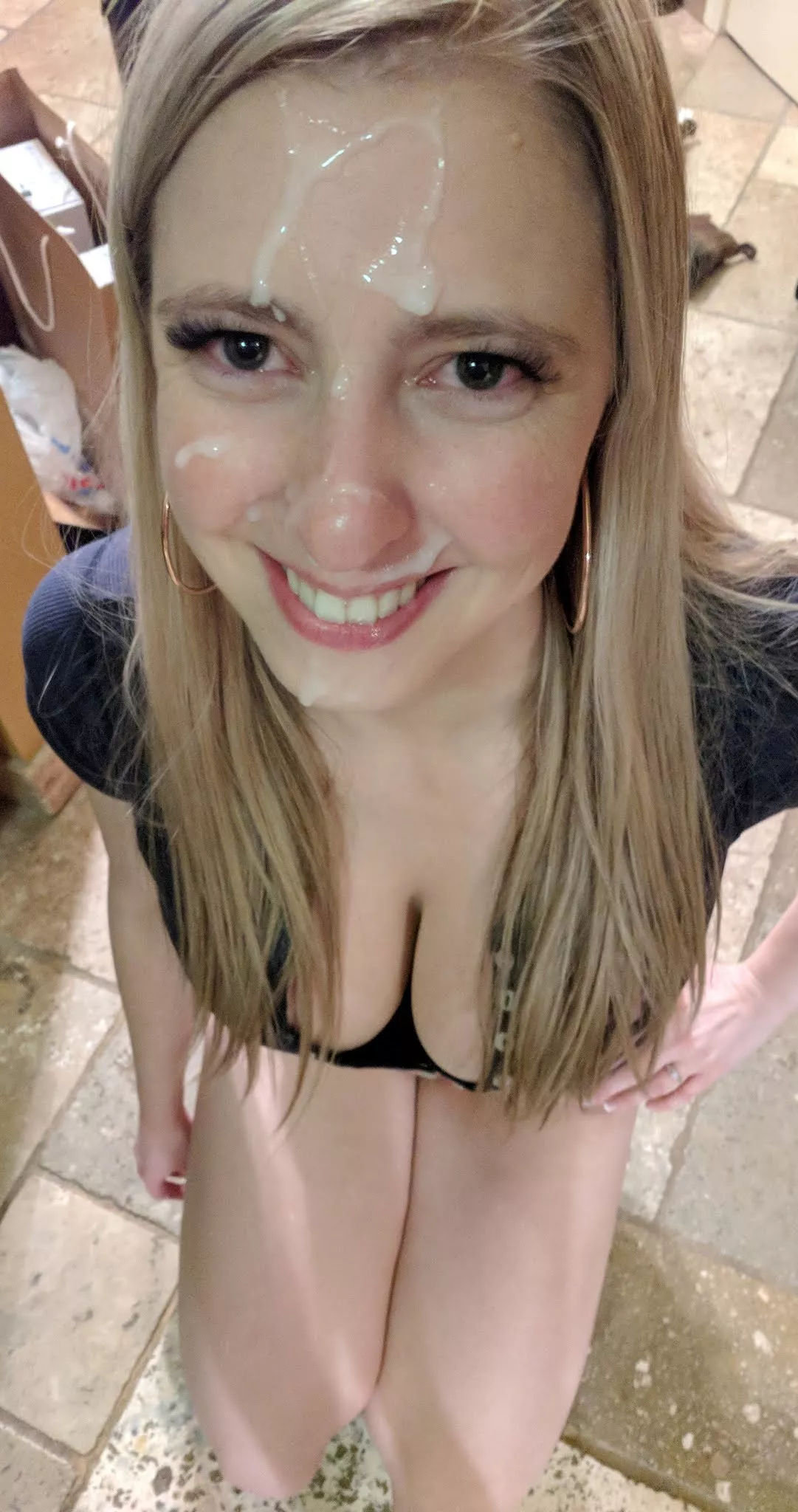 Exposing myself covered in cum like a good whore 😜😜