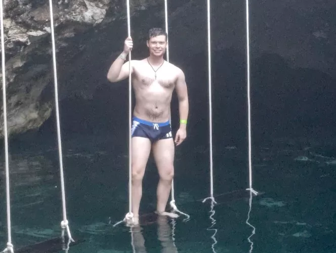 Got shy and deleted all my photos a while ago. But I feel good about this one. Taken on holiday in Mexico 🇲🇽 🏳️🌈