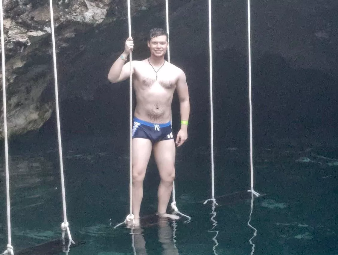 Got shy and deleted all my photos a while ago. But I feel good about this one. Taken on holiday in Mexico 🇲🇽 🏳️‍🌈