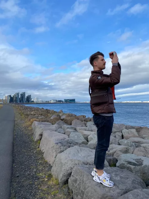 Greetings from windy Reykjavik, watch out, there might be some flying phones 🤓