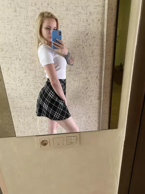 Hello. Do you like blondes?