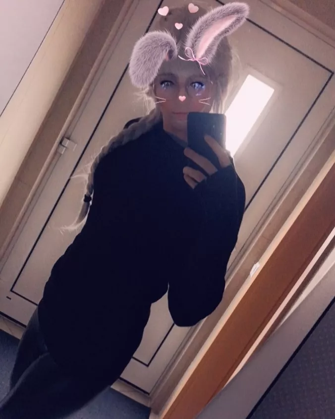 Hey Outfit tips for me? 😙