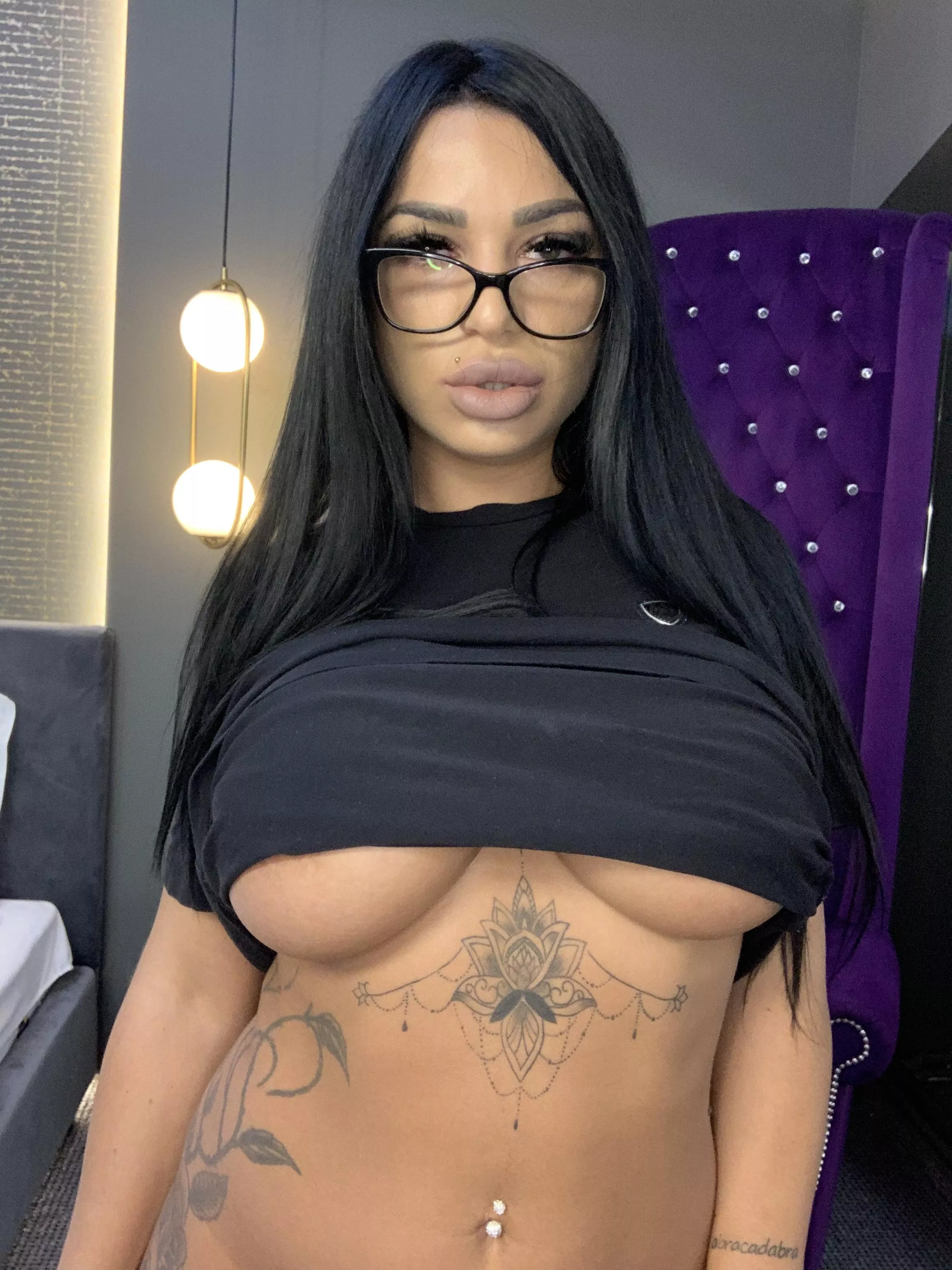 Hope you are into brainless bimbo looking girls