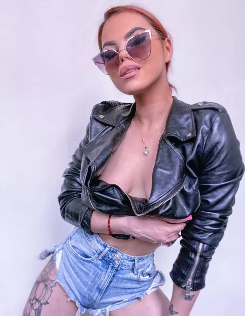 Hope you're a fan of my messy hair cause it'll only get worse after I film for you later.