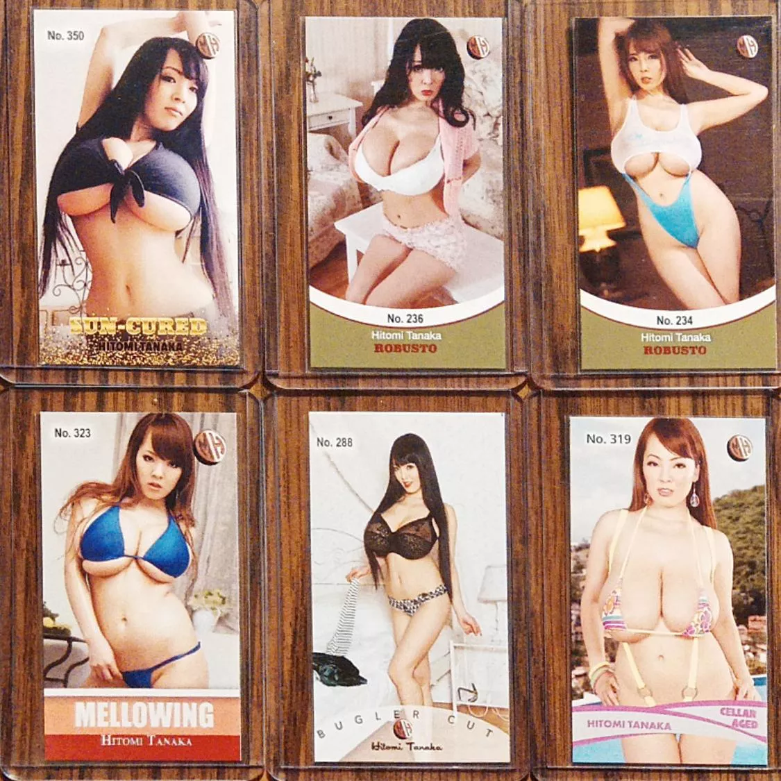 I collected a few tobacco cards with Hitomi on them back in 2020.