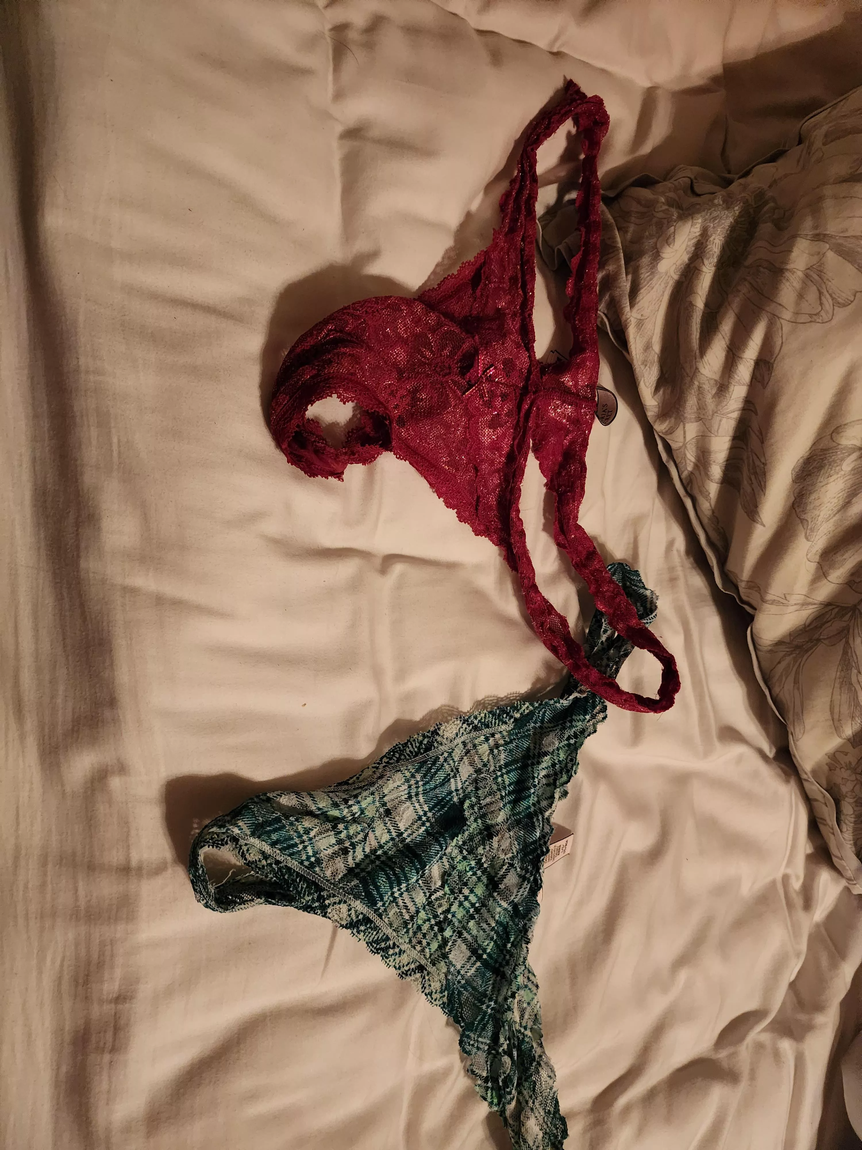 I like wearing my wife's dirty panties. 🥵🥵