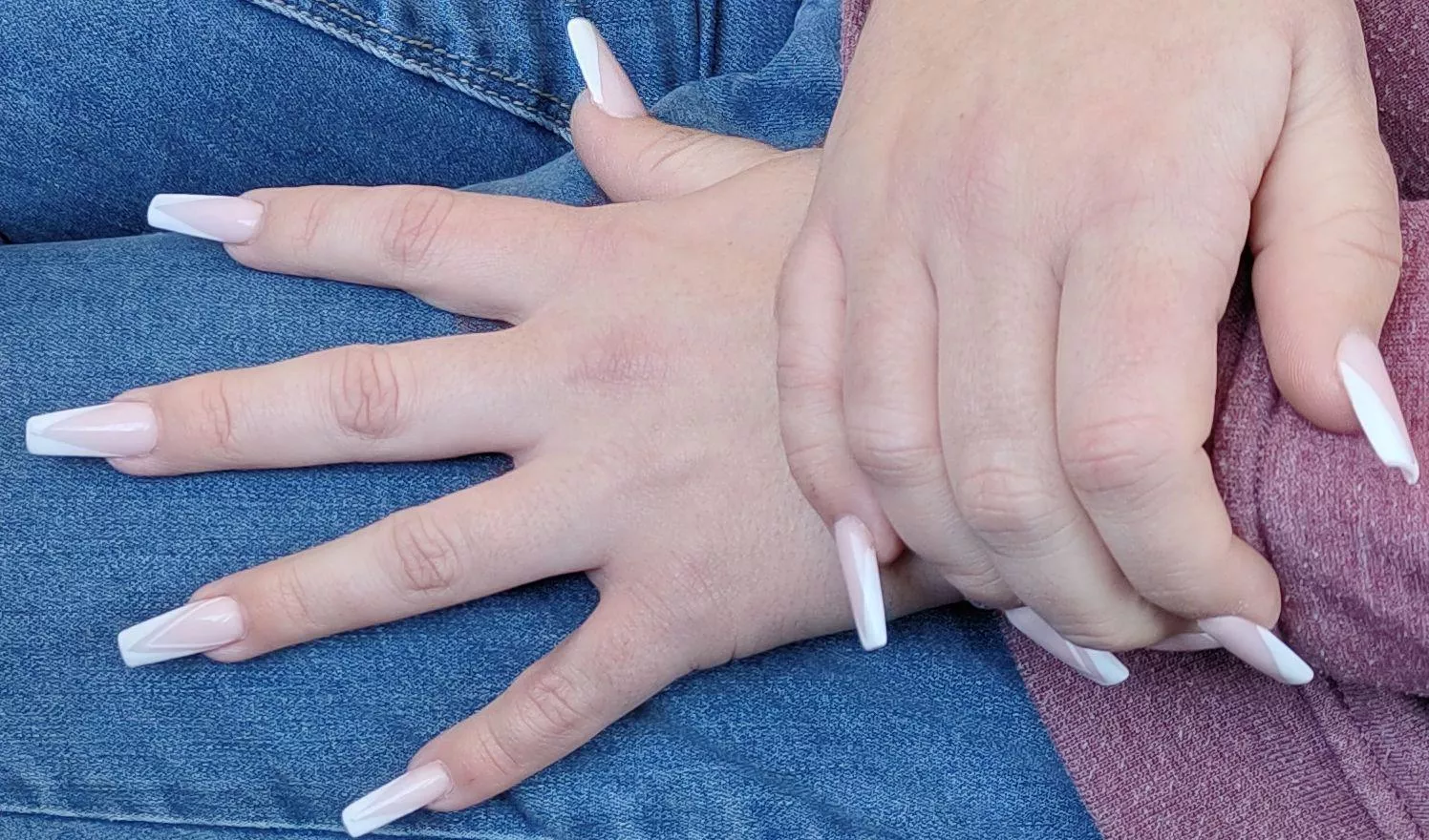 I love her long beautiful nails so much😘😍