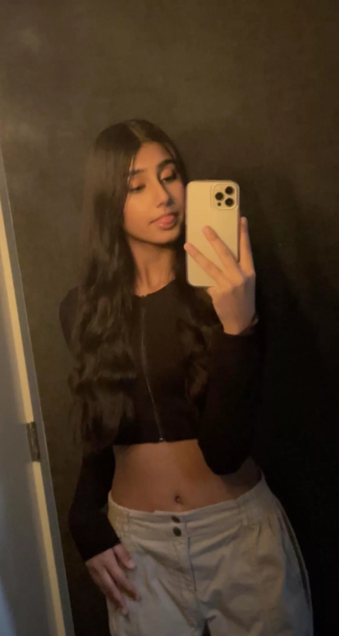 I meed someone to cum all over my Indian face😫