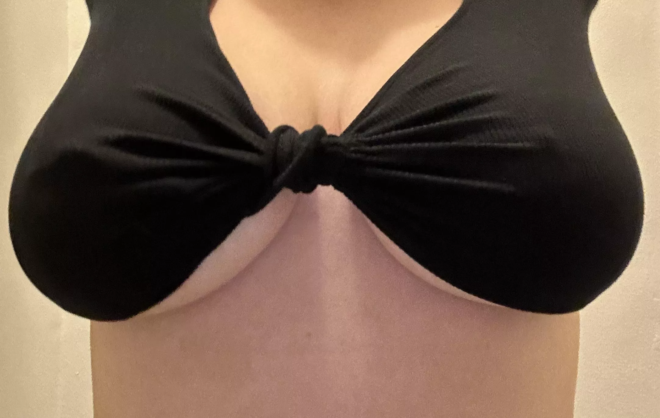 I think this top is too small?