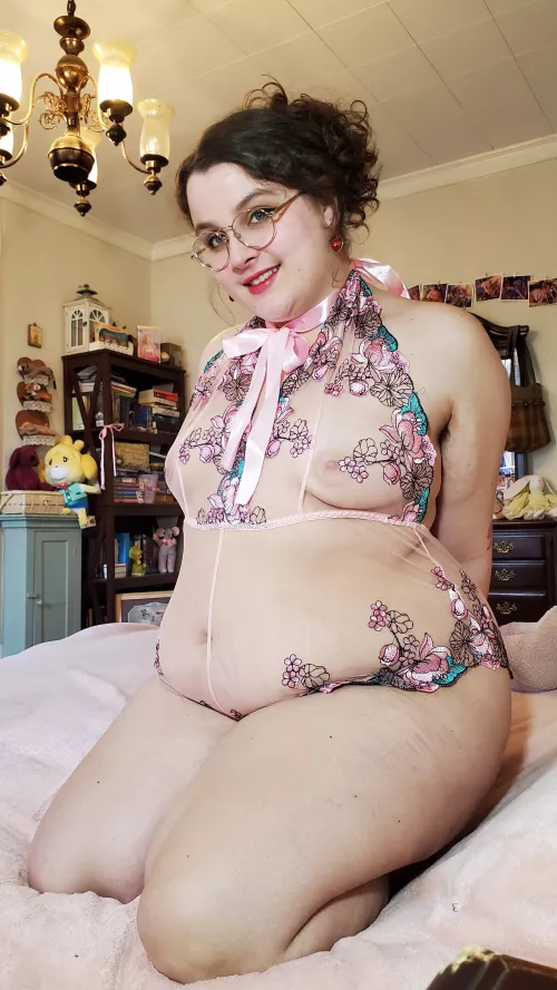 Isabella is waving hello in the background ☺️