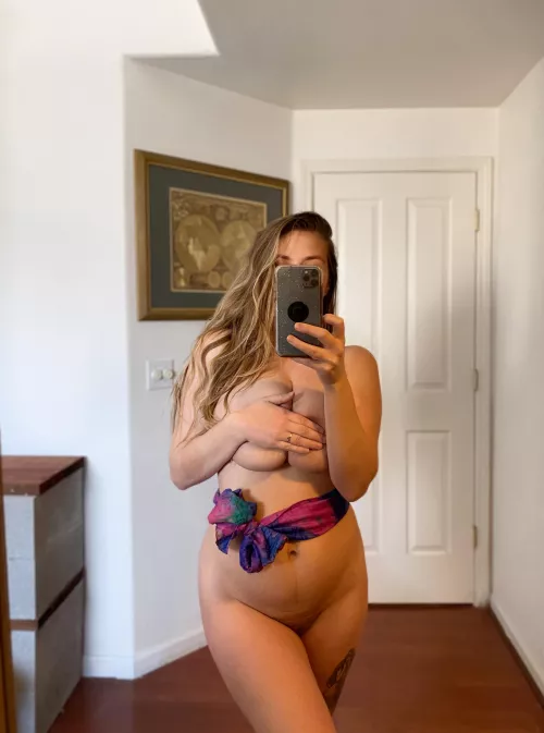 It’s your favorite MILF’s birthday!! (If I may be so presumptuous 😋) help me celebrate 🥳💜💐