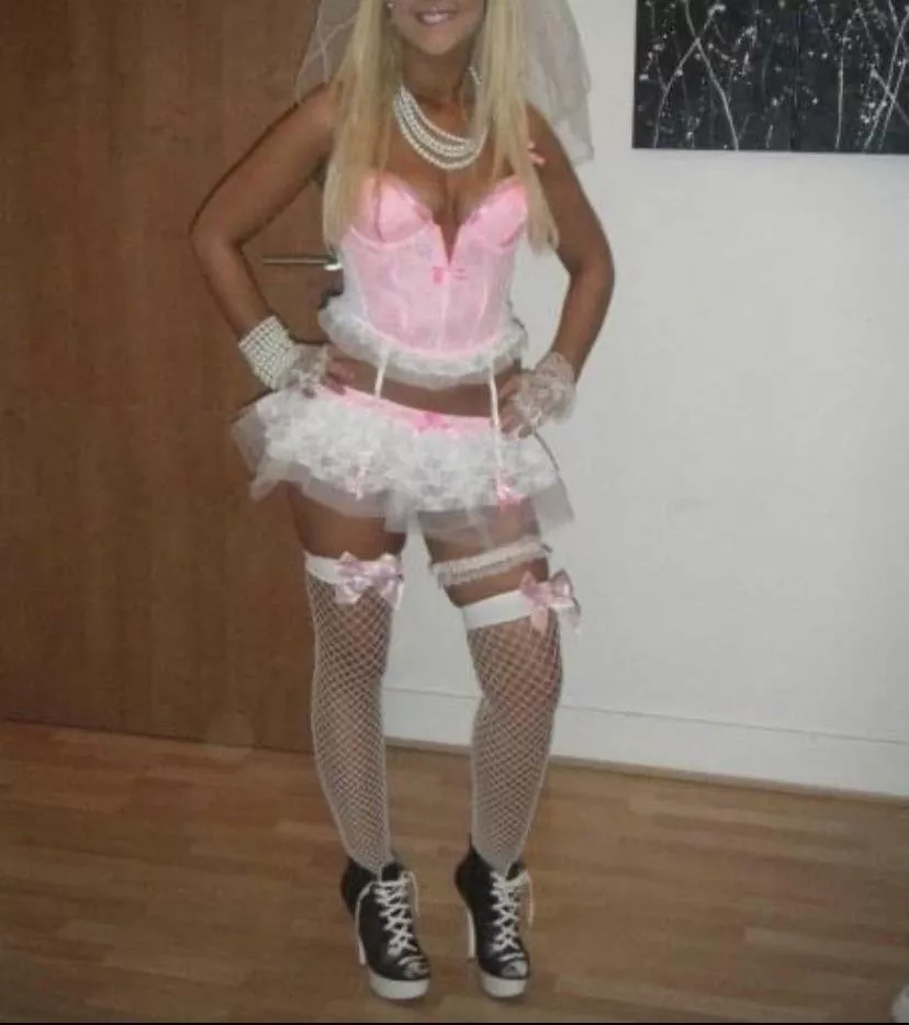 My chav sister used to go out dressed like this 🥵