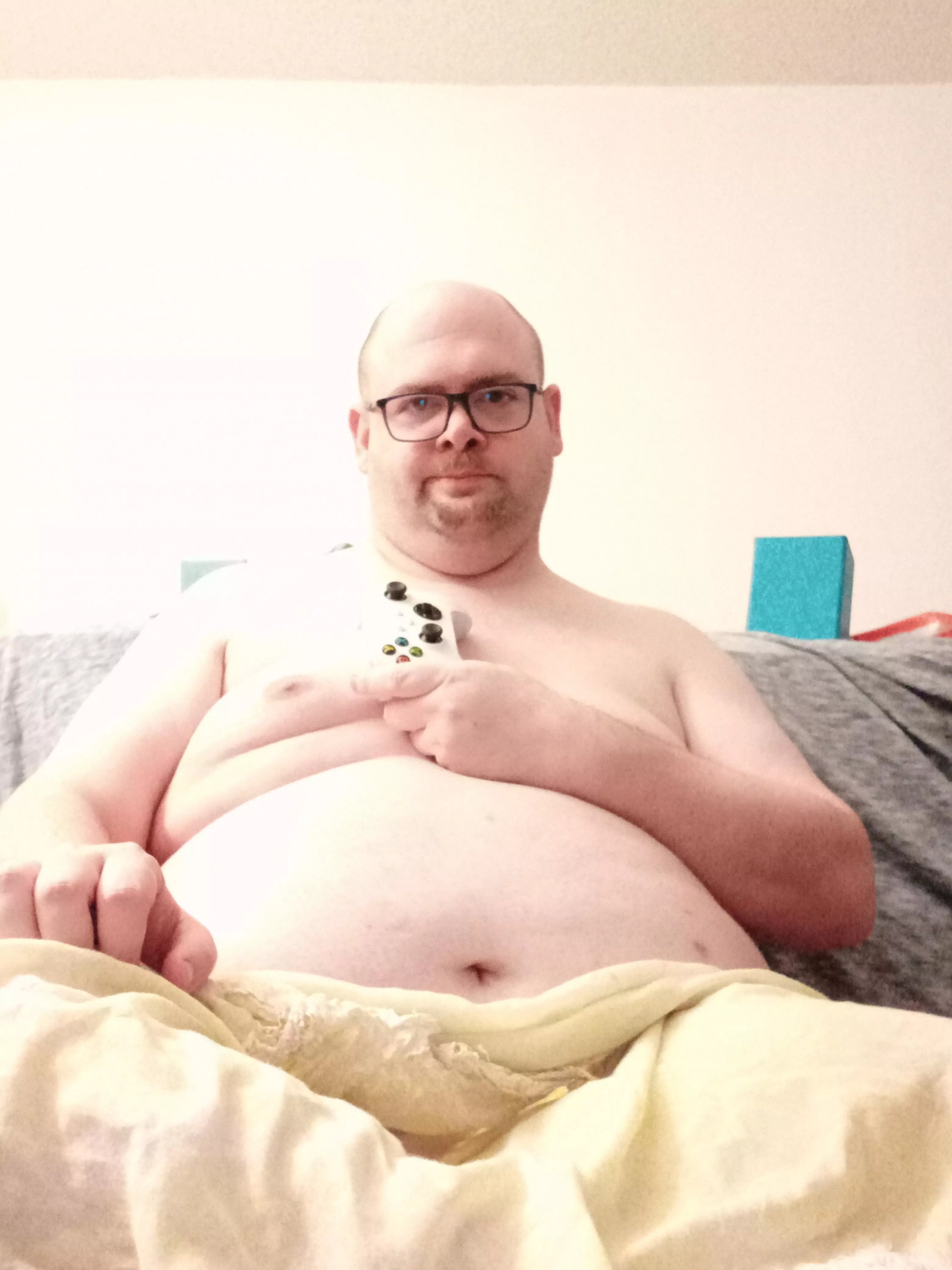 Settled in for some game time 😊