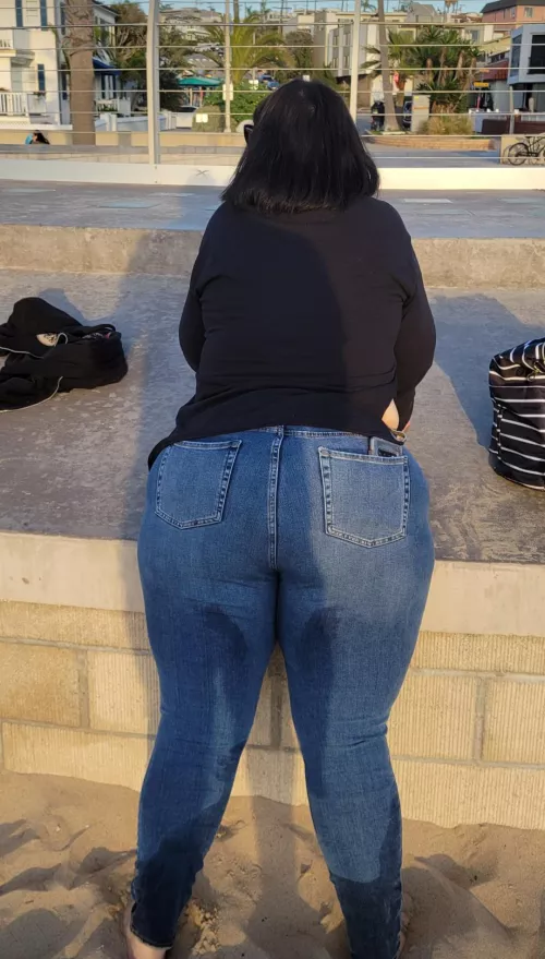 since you liked the last post so well here's another of wife's booty. Dms are cool if you want to share how you like it lol