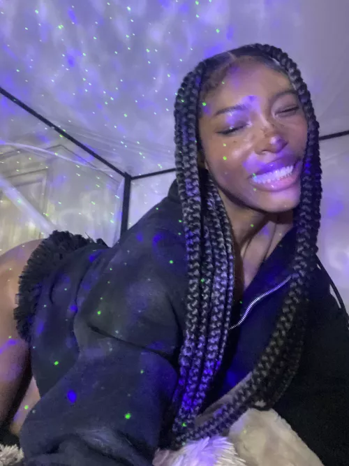 smiling bc i can see ur dick print 🖤🥰🥰🥰