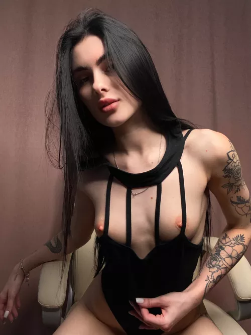 Sneek a peak at my boobies