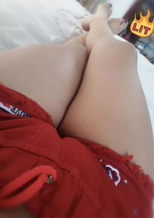 Time to relax after a wild night last night. Lazy day today. Coffee and chill ☕️