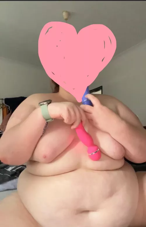 Toys and rolls who wants to make me squirt 🥵💗