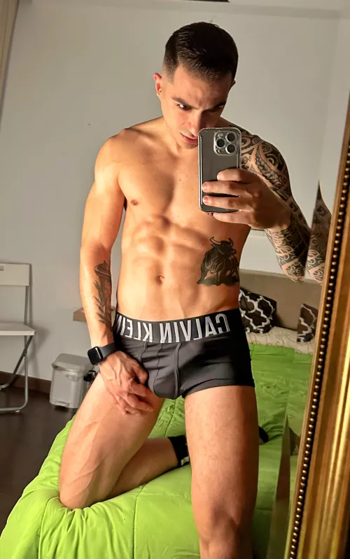 Want someone to rub on my bulge