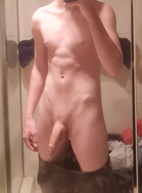 What do you think of (m)y nude body?