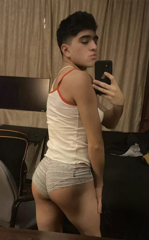 18 femboy