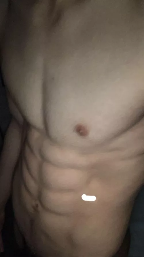 18, muscular guys hit me up with a body pic for my snap