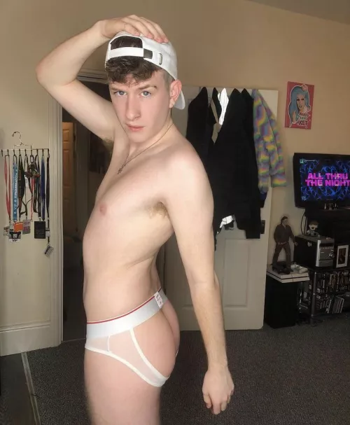 22 Uk about to get fucked by a grinder date imma record some videos send face when adding lew_stimson