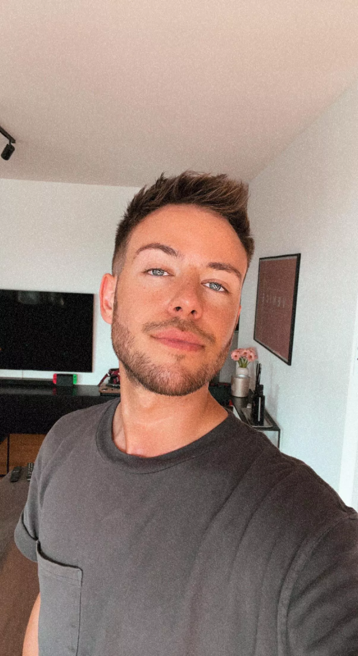 Bored at work 🙃 Who’s up for a chat ?! Bored at work 🙃 Who’s up for a chat ?!