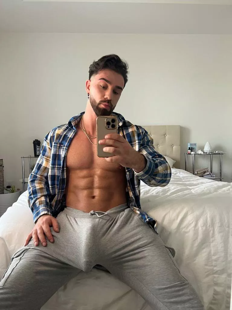 Come take a seat I know you want to