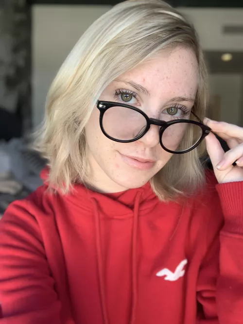 Didn’t used to always have glasses, but now I do! 👓 🤓