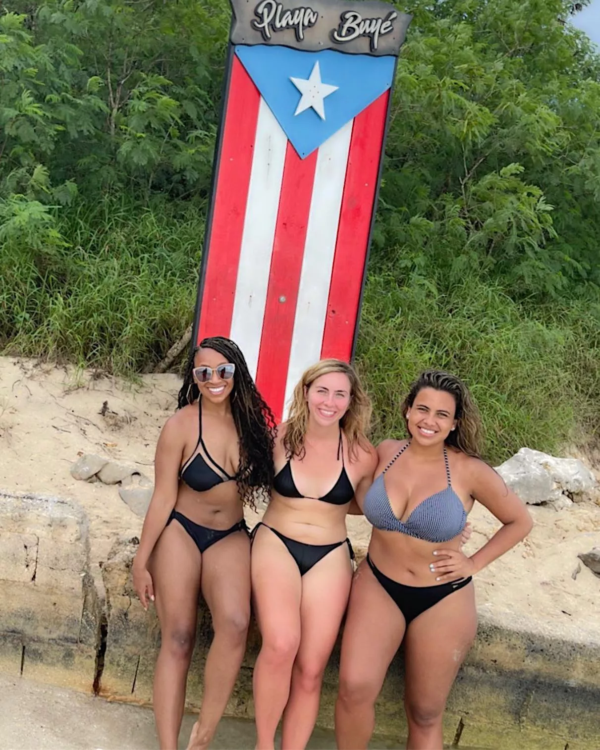 Ebony vs Latina. The blonde can’t compete