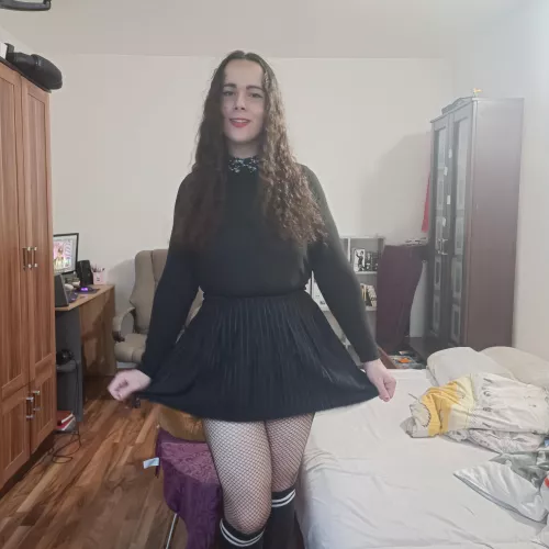 Happy Femboy Fridayyy ! anyone want to cuddle ?