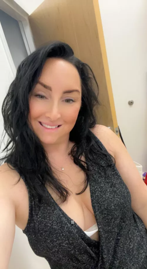 Happy Friday!! Bored at work so hope u enjoy 💋