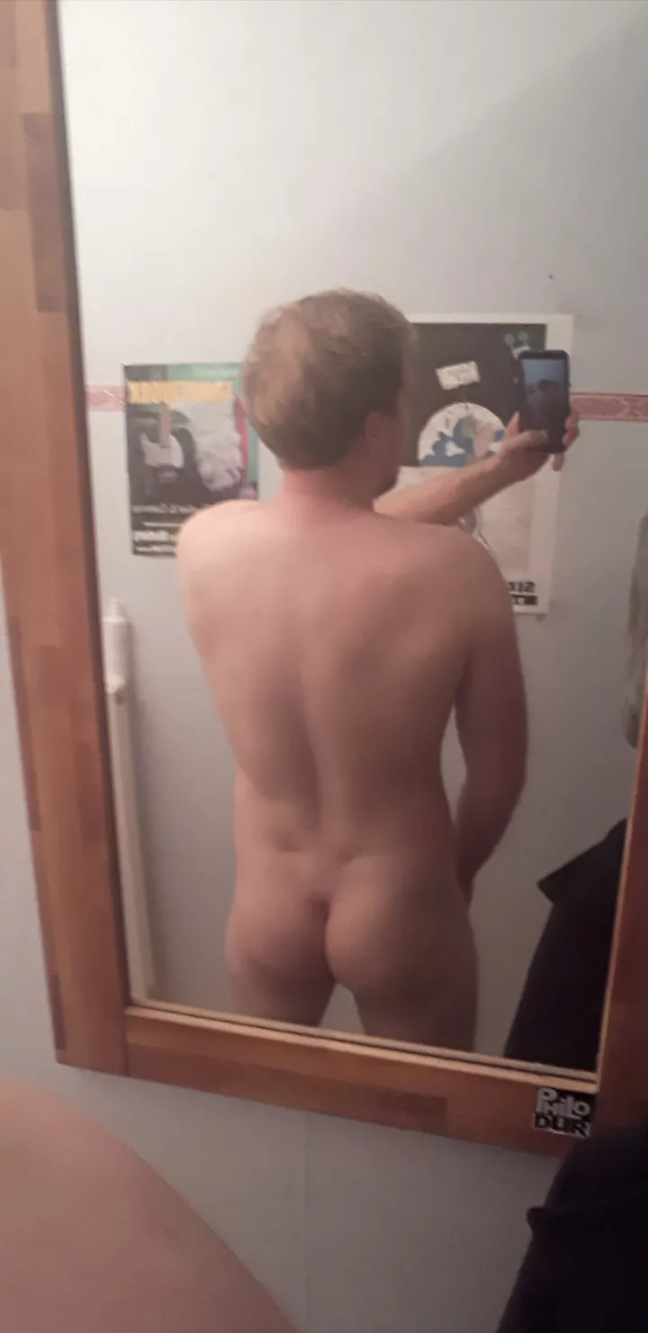 If I sext you this pic, what would your reply look like?[DM's encouraged]