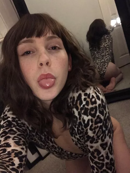 Kinda wanna be bullied but also kinda wanna be kissed and told I’m pretty lol💞