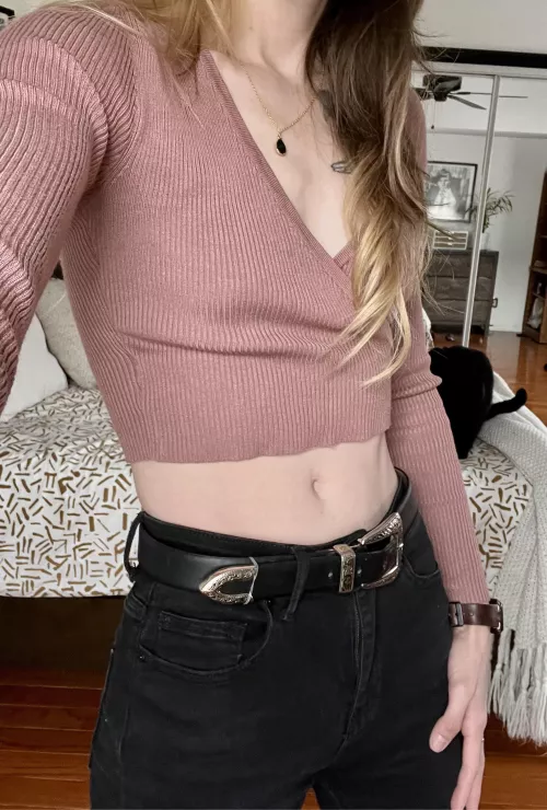 My high waisted jeans aren’t quite high enough [img]