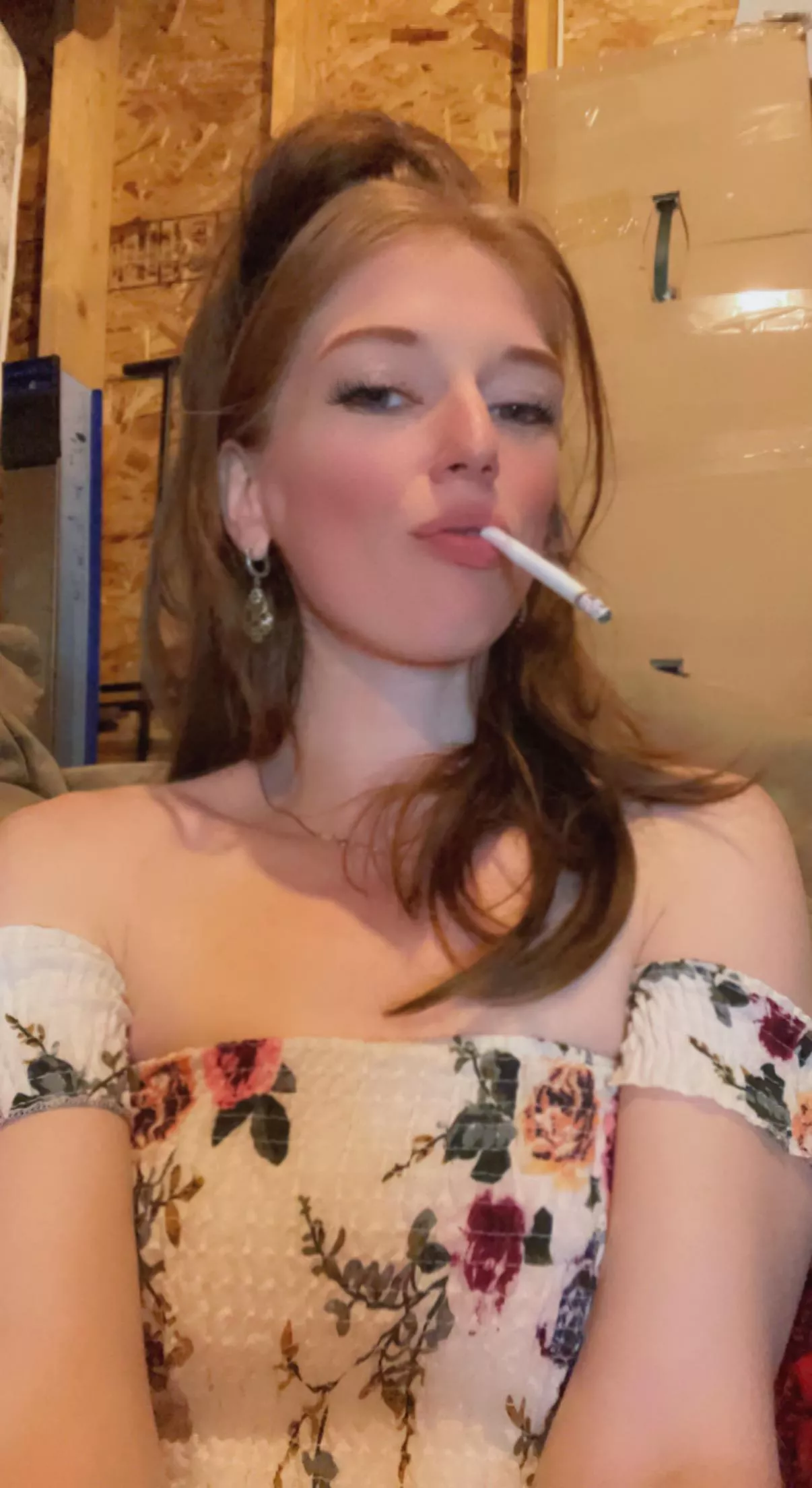 Nothing better than a hot girl smoking 🚬