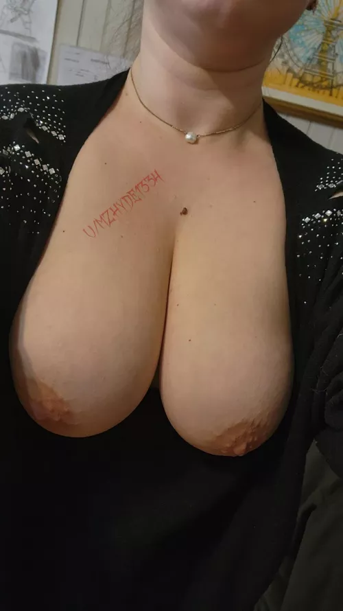 Please rate my titties 😘