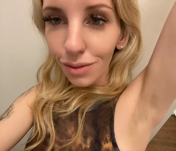 Ready to get your nose deep in my armpit babe ?