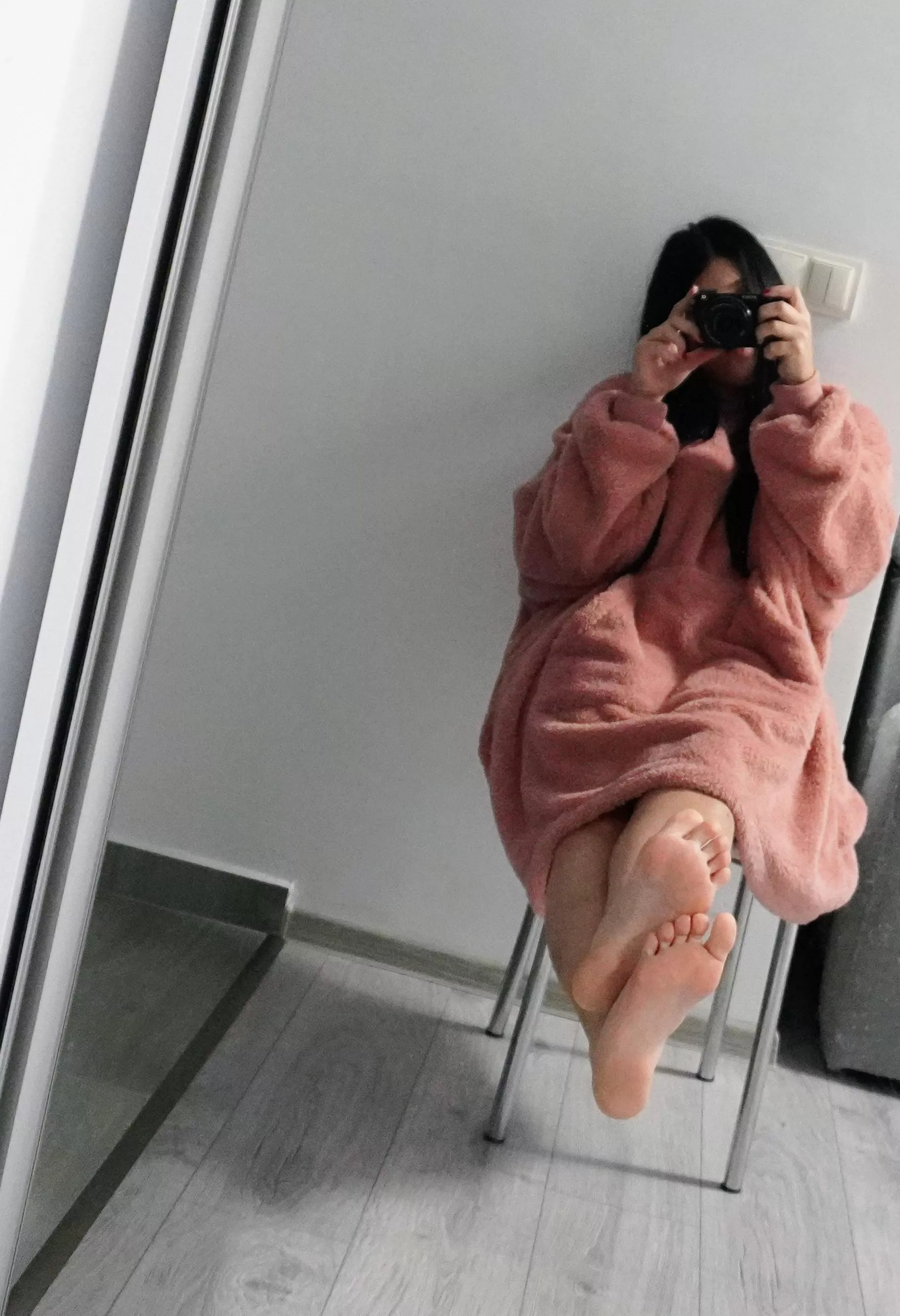 smile to the camera! or to my feet