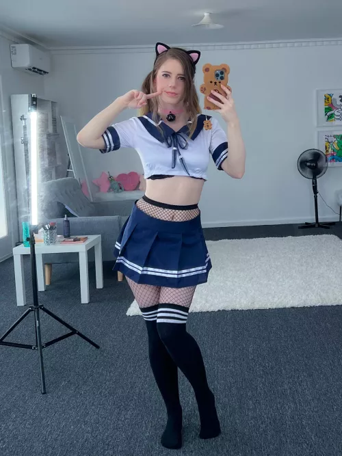 someone pls order me an uber.. i'm begging you!! i can't be late for school again or ill get expelled 😣☠