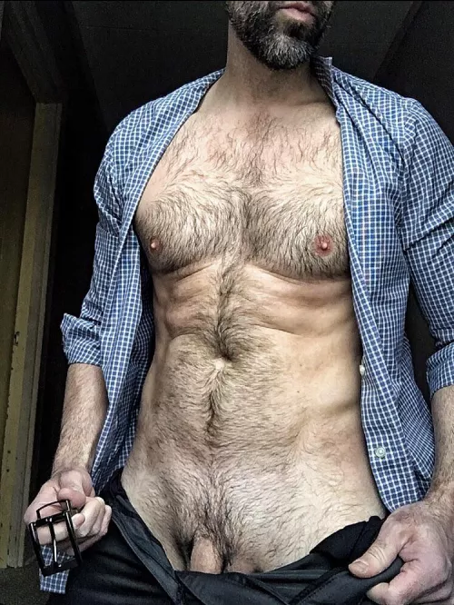 Studies suggest that less clothing leads to more productivity. Let’s bang out your to-do list together.