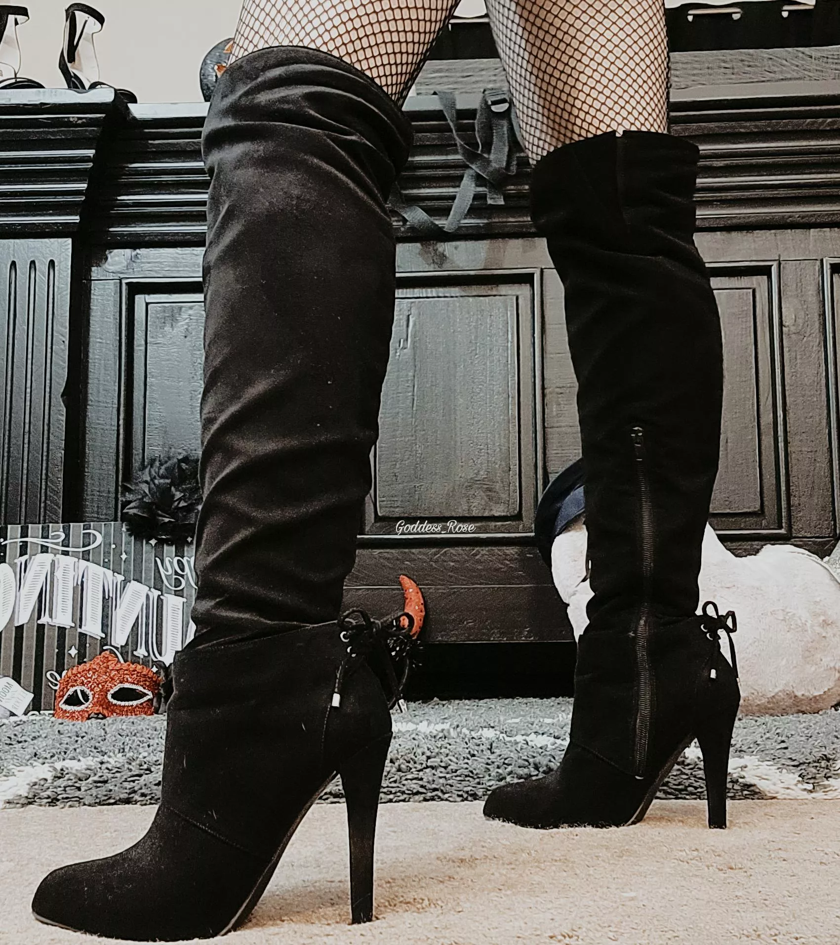 Suede knee high heeled boots are a necessity
